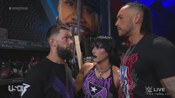 WWE_Monday_Night_Raw_2023_08_07_720p_HDTV_x264-NWCHD_part_2_352.jpg