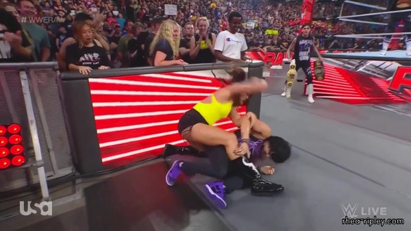 WWE_Monday_Night_Raw_2023_08_07_720p_HDTV_x264-NWCHD_part_3_0369.jpg