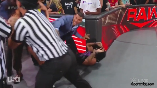WWE_Monday_Night_Raw_2023_08_07_720p_HDTV_x264-NWCHD_part_3_0401.jpg