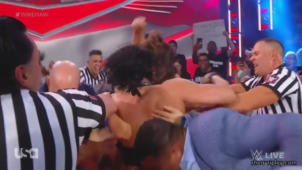 WWE_Monday_Night_Raw_2023_08_07_720p_HDTV_x264-NWCHD_part_3_0439.jpg