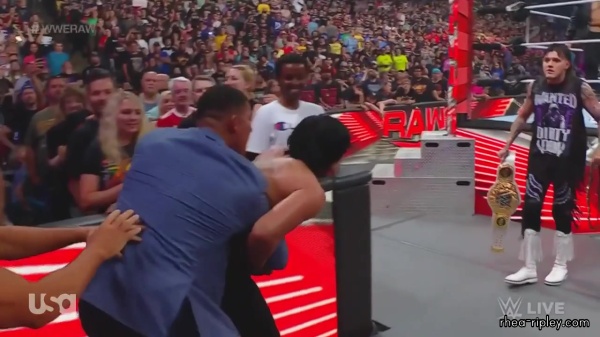 WWE_Monday_Night_Raw_2023_08_07_720p_HDTV_x264-NWCHD_part_3_0449.jpg