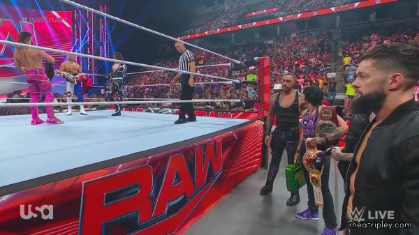 WWE_Monday_Night_Raw_2023_08_07_720p_HDTV_x264-NWCHD_part_3_1585.jpg