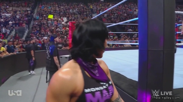 WWE_Monday_Night_Raw_2023_08_21_1080p_HDTV_x264-NWCHD_186.jpg