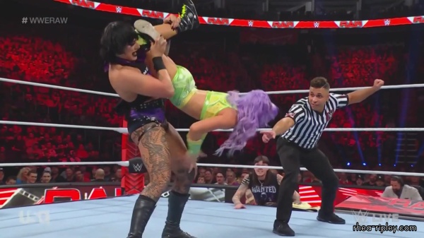 WWE_Monday_Night_Raw_2023_08_21_1080p_HDTV_x264-NWCHD_part_4_0790.jpg