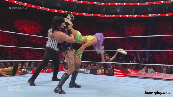 WWE_Monday_Night_Raw_2023_08_21_1080p_HDTV_x264-NWCHD_part_4_0800.jpg