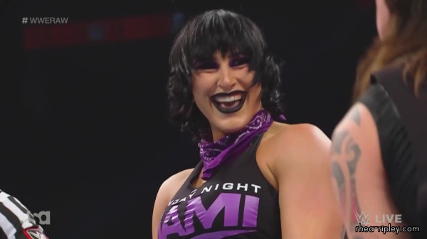 WWE_Monday_Night_Raw_2023_08_21_1080p_HDTV_x264-NWCHD_part_4_0827.jpg