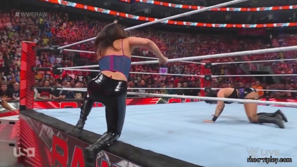 WWE_Monday_Night_Raw_2023_08_21_1080p_HDTV_x264-NWCHD_part_4_1081.jpg