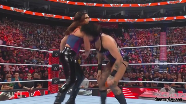 WWE_Monday_Night_Raw_2023_08_21_1080p_HDTV_x264-NWCHD_part_4_1149.jpg