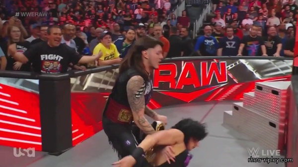 WWE_Monday_Night_Raw_2023_08_21_1080p_HDTV_x264-NWCHD_part_4_1180.jpg