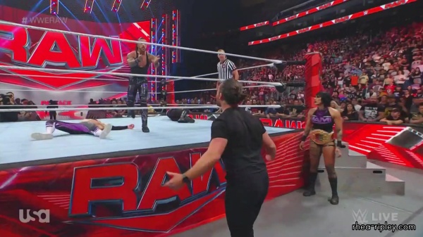 WWE_Monday_Night_Raw_2023_08_21_1080p_HDTV_x264-NWCHD_part_6_0789.jpg
