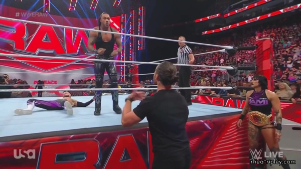 WWE_Monday_Night_Raw_2023_08_21_1080p_HDTV_x264-NWCHD_part_6_0792.jpg
