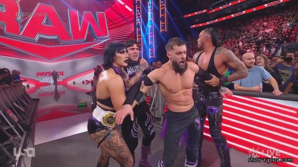 WWE_Monday_Night_Raw_2023_08_21_1080p_HDTV_x264-NWCHD_part_6_1009.jpg