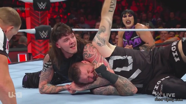 WWE_Monday_Night_Raw_2023_08_21_1080p_HDTV_x264-NWCHD_part_6_1507.jpg