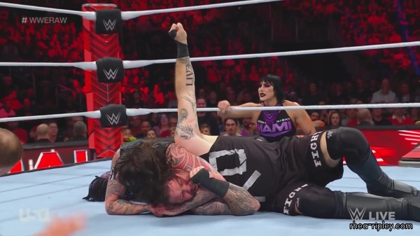 WWE_Monday_Night_Raw_2023_08_21_1080p_HDTV_x264-NWCHD_part_6_1520.jpg
