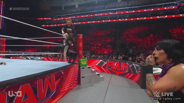 WWE_Monday_Night_Raw_2023_08_21_1080p_HDTV_x264-NWCHD_part_6_2532.jpg