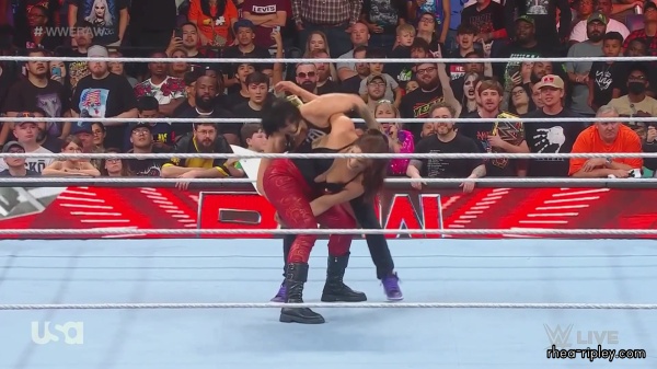 WWE_Monday_Night_Raw_2023_08_28_1080p_HDTV_x264-NWCHD_part_2_0984.jpg