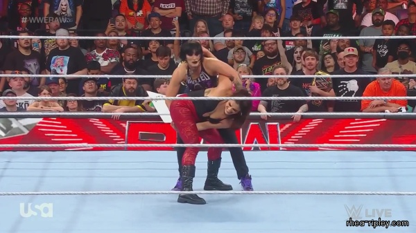 WWE_Monday_Night_Raw_2023_08_28_1080p_HDTV_x264-NWCHD_part_2_0985.jpg