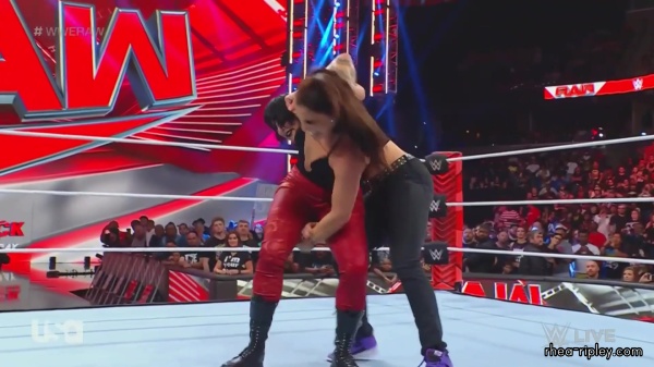 WWE_Monday_Night_Raw_2023_08_28_1080p_HDTV_x264-NWCHD_part_2_0993.jpg