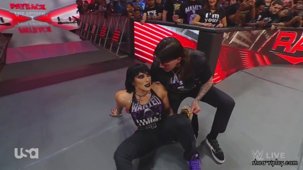 WWE_Monday_Night_Raw_2023_08_28_1080p_HDTV_x264-NWCHD_part_2_1054.jpg