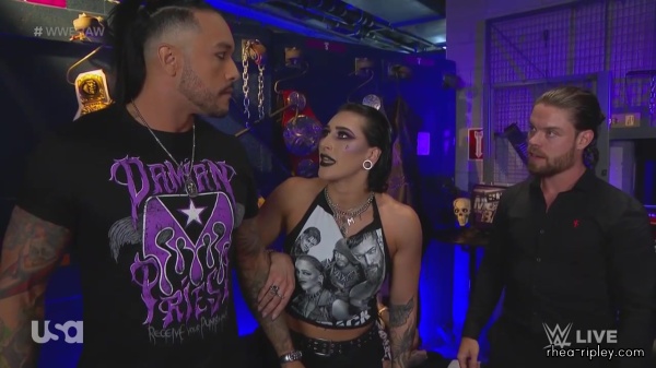 WWE_Monday_Night_Raw_2023_10_02_720p_HDTV_x264-NWCHD_part_2_094.jpg