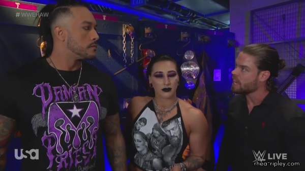 WWE_Monday_Night_Raw_2023_10_02_720p_HDTV_x264-NWCHD_part_2_137.jpg