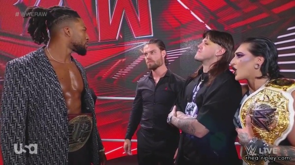 WWE_Monday_Night_Raw_2023_10_02_720p_HDTV_x264-NWCHD_part_3_111.jpg