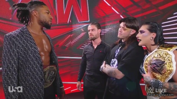 WWE_Monday_Night_Raw_2023_10_02_720p_HDTV_x264-NWCHD_part_3_136.jpg
