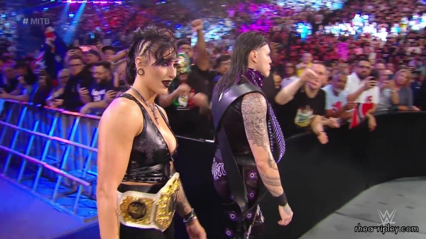 WWE_Money_In_The_Bank_2023_Rhea_Ringside_Attacks_Cody_0730.jpg