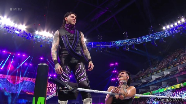 Click to view full size image
==============
WWE_Money_In_The_Bank_2023_Rhea_Ringside_Attacks_Cody_0827.jpg WWE_Money_In_The_Bank_2023_Rhea_Ringside_Attacks_Cody_0827.jpg