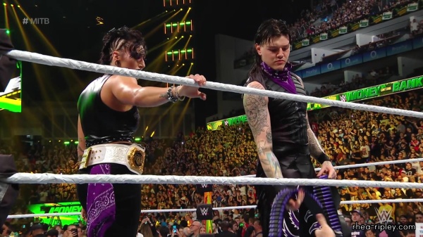 WWE_Money_In_The_Bank_2023_Rhea_Ringside_Attacks_Cody_0846.jpg