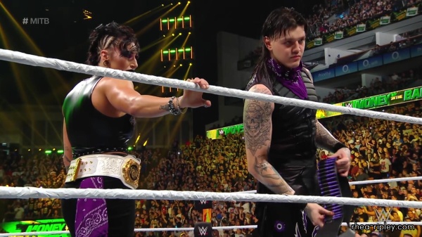 WWE_Money_In_The_Bank_2023_Rhea_Ringside_Attacks_Cody_0849.jpg