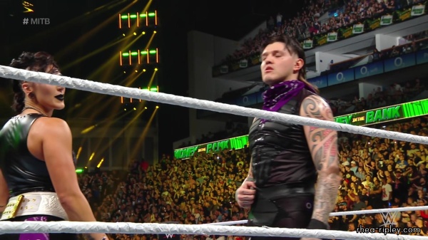 WWE_Money_In_The_Bank_2023_Rhea_Ringside_Attacks_Cody_0858.jpg