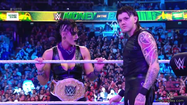 WWE_Money_In_The_Bank_2023_Rhea_Ringside_Attacks_Cody_0900.jpg