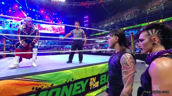 WWE_Money_In_The_Bank_2023_Rhea_Ringside_Attacks_Cody_1030.jpg