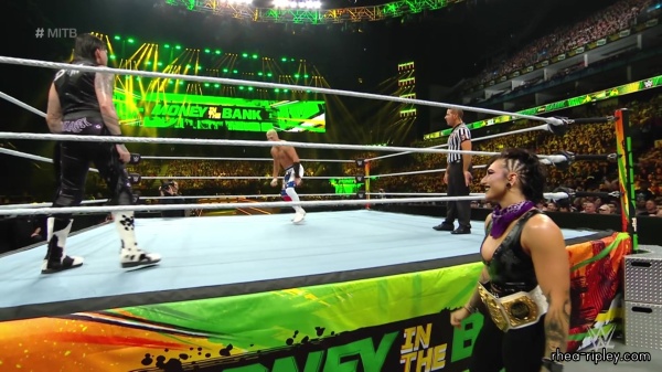 Click to view full size image
==============
WWE_Money_In_The_Bank_2023_Rhea_Ringside_Attacks_Cody_1119.jpg WWE_Money_In_The_Bank_2023_Rhea_Ringside_Attacks_Cody_1119.jpg