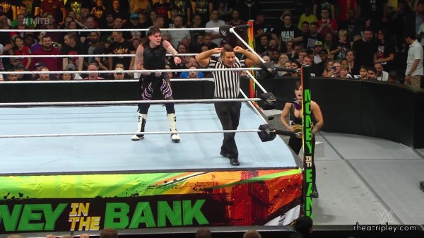 Click to view full size image
==============
WWE_Money_In_The_Bank_2023_Rhea_Ringside_Attacks_Cody_1390.jpg WWE_Money_In_The_Bank_2023_Rhea_Ringside_Attacks_Cody_1390.jpg