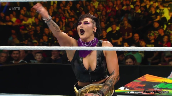 Click to view full size image
==============
WWE_Money_In_The_Bank_2023_Rhea_Ringside_Attacks_Cody_1688.jpg WWE_Money_In_The_Bank_2023_Rhea_Ringside_Attacks_Cody_1688.jpg