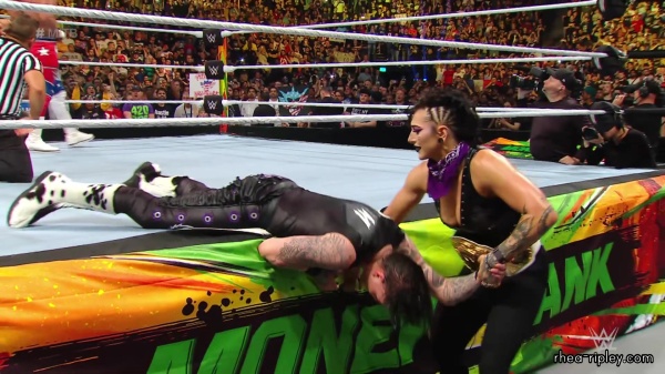 WWE_Money_In_The_Bank_2023_Rhea_Ringside_Attacks_Cody_1900.jpg