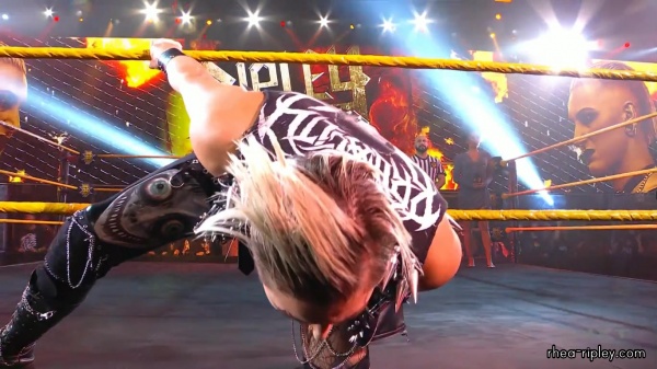 WWE_NXT_NOV__182C_2020_0438.jpg