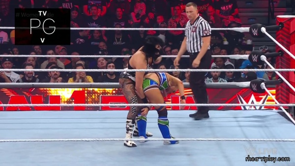 WWE_RAW_2024_01_01_1080p_WEB_h264-HEEL_2753.jpg