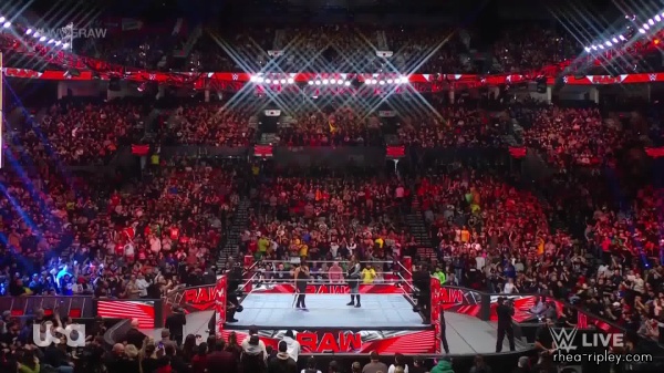WWE_RAW_2024_01_08_1080p_WEB_h264-HEEL_000329.jpg