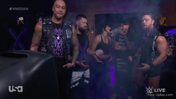 WWE_RAW_2024_01_08_1080p_WEB_h264-HEEL_2_000095.jpg