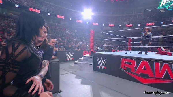 WWE_RAW_2024_02_26_1080p_HDTV_h264-Star_1624.jpg