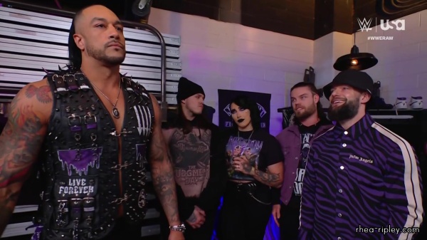 WWE_RAW_2024_03_18_1080p_WEB_h264-HEEL_211.jpg