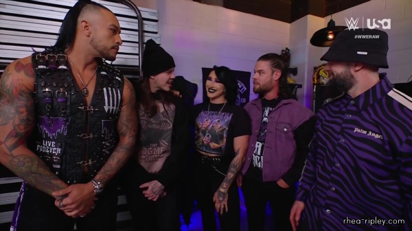 WWE_RAW_2024_03_18_1080p_WEB_h264-HEEL_390.jpg