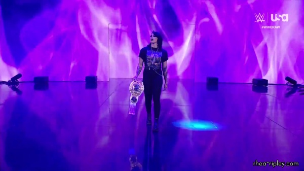 WWE_RAW_2024_03_18_1080p_WEB_h264-HEEL_part_2_075.jpg