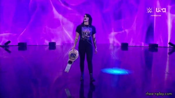WWE_RAW_2024_03_18_1080p_WEB_h264-HEEL_part_2_078.jpg