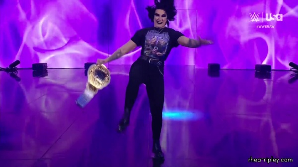 WWE_RAW_2024_03_18_1080p_WEB_h264-HEEL_part_2_092.jpg