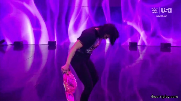 WWE_RAW_2024_03_18_1080p_WEB_h264-HEEL_part_2_095.jpg