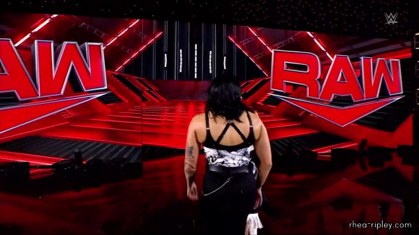 WWE_RAW_2024_07_08_1080p_000611.jpg